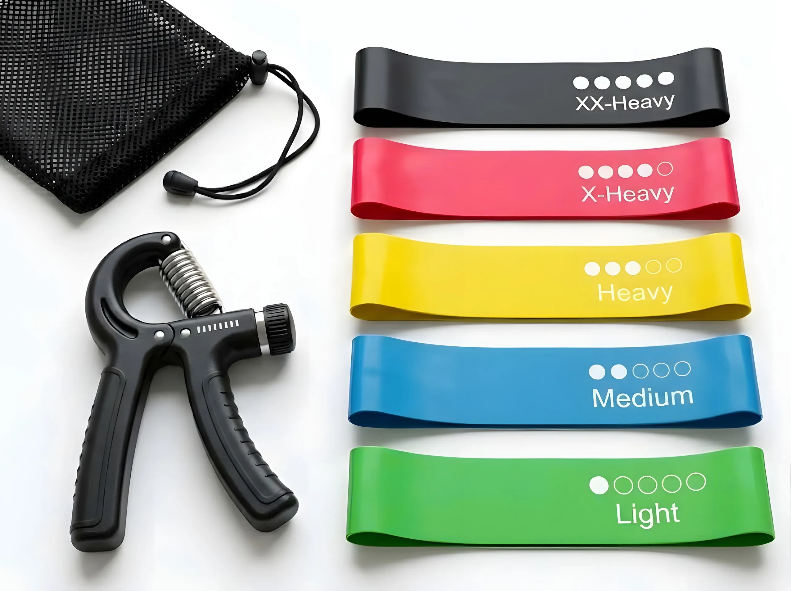 Kit FlexGrip completo: cinco bandas de resistencia de colores, handgrip regulable y bolsa de malla negra